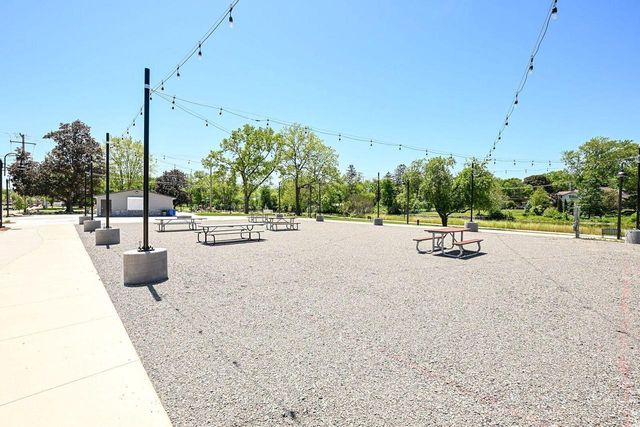 5604 W Peninsula DRIVE, Waterford, WI 53185