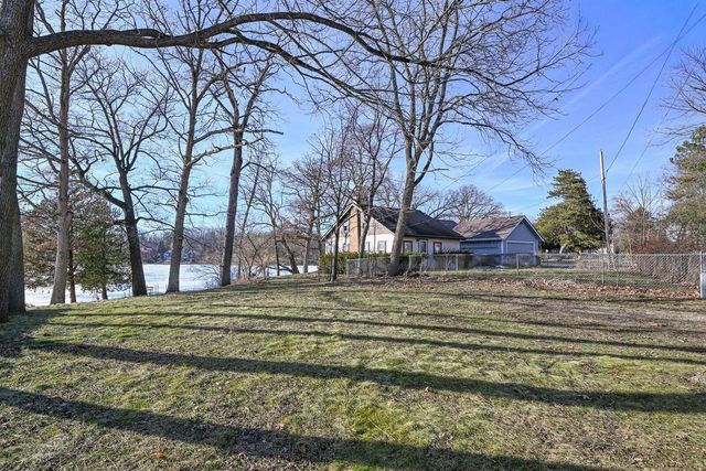 5604 W Peninsula DRIVE, Waterford, WI 53185