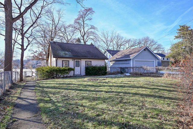 5604 W Peninsula DRIVE, Waterford, WI 53185