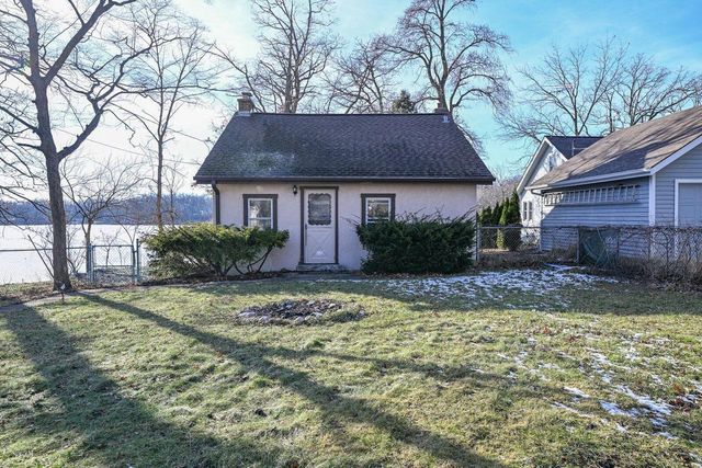 5604 W Peninsula DRIVE, Waterford, WI 53185