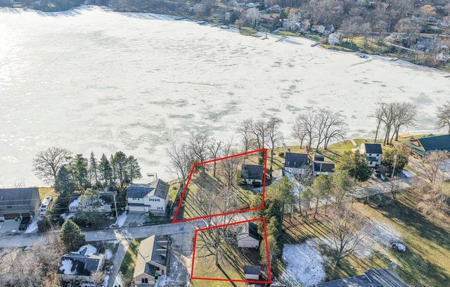 5604 W Peninsula DRIVE, Waterford, WI 53185