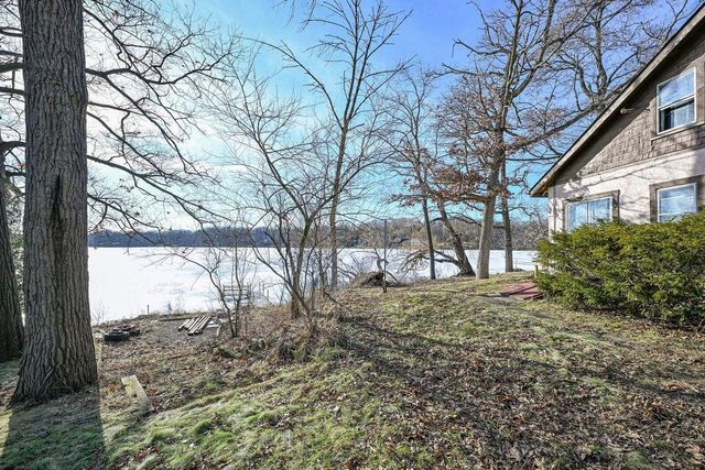 5604 W Peninsula DRIVE, Waterford, WI 53185