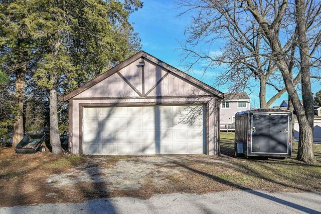 5604 W Peninsula DRIVE, Waterford, WI 53185