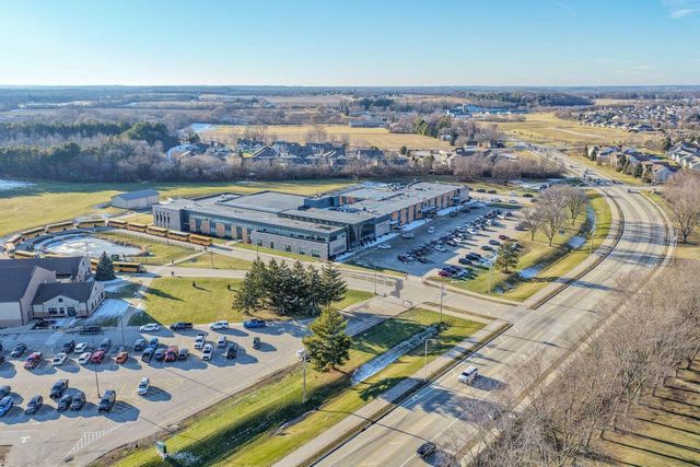 5604 W Peninsula DRIVE, Waterford, WI 53185