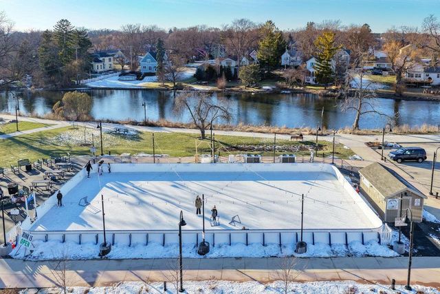 5604 W Peninsula DRIVE, Waterford, WI 53185