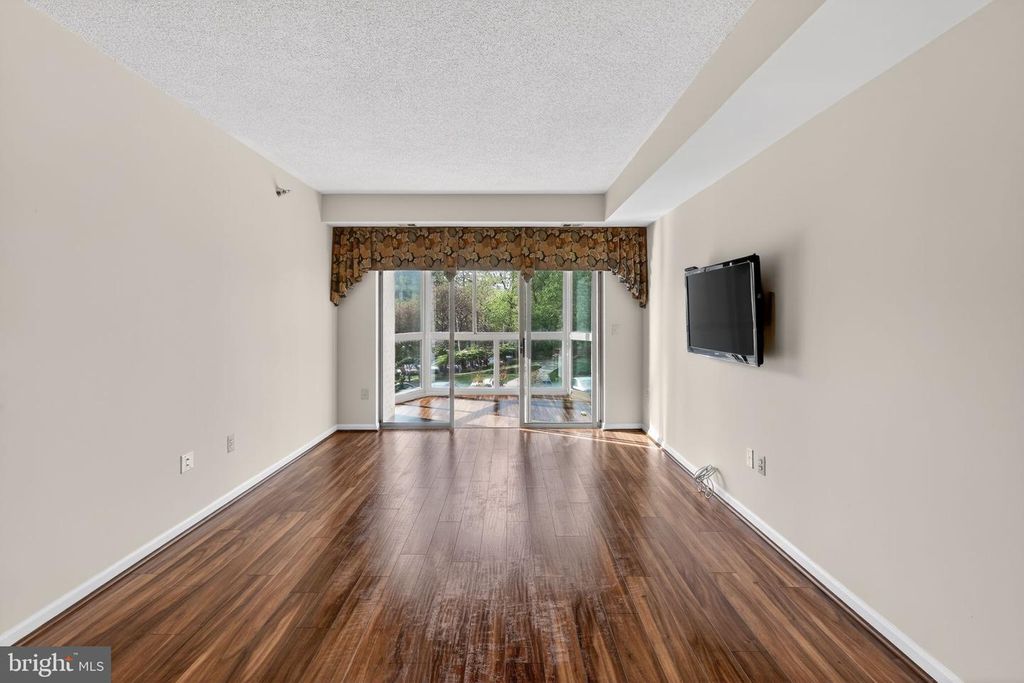 Image 11 of property listing at 2904 N LEISURE WORLD BLVD #207, Silver Spring, MD 20906