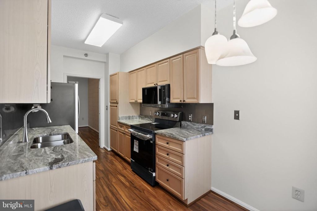 Image 13 of property listing at 2904 N LEISURE WORLD BLVD #207, Silver Spring, MD 20906