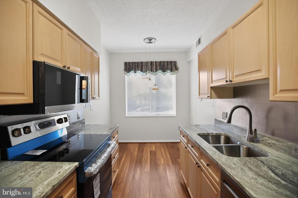 Image 14 of property listing at 2904 N LEISURE WORLD BLVD #207, Silver Spring, MD 20906