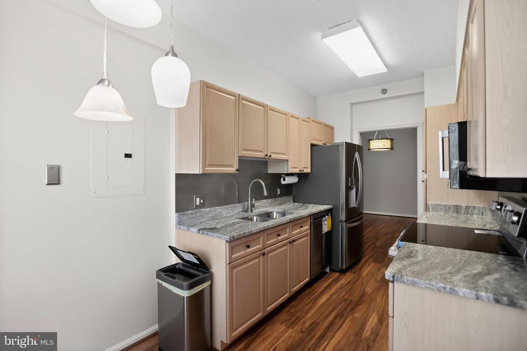 Image 15 of property listing at 2904 N LEISURE WORLD BLVD #207, Silver Spring, MD 20906