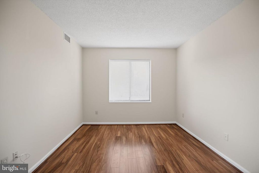 Image 3 of property listing at 2904 N LEISURE WORLD BLVD #207, Silver Spring, MD 20906