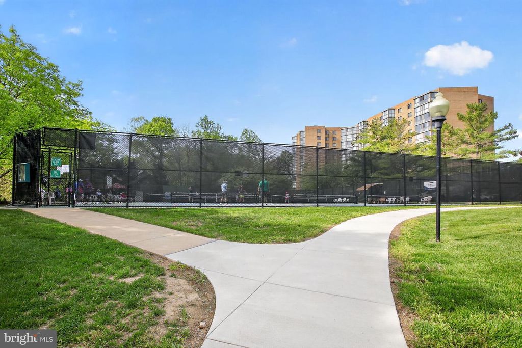 Image 32 of property listing at 2904 N LEISURE WORLD BLVD #207, Silver Spring, MD 20906