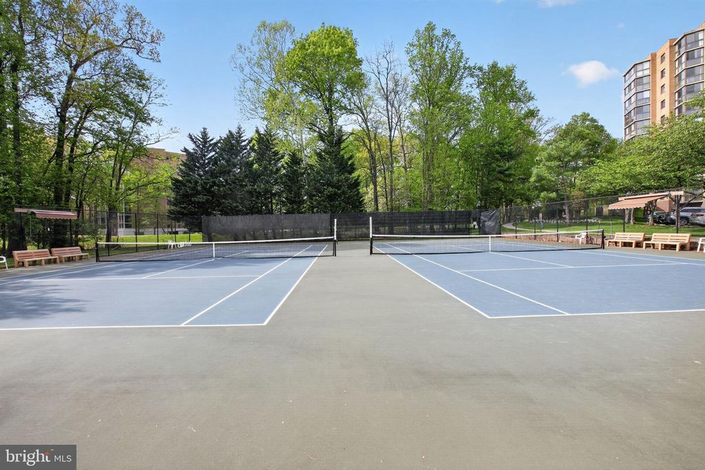 Image 33 of property listing at 2904 N LEISURE WORLD BLVD #207, Silver Spring, MD 20906