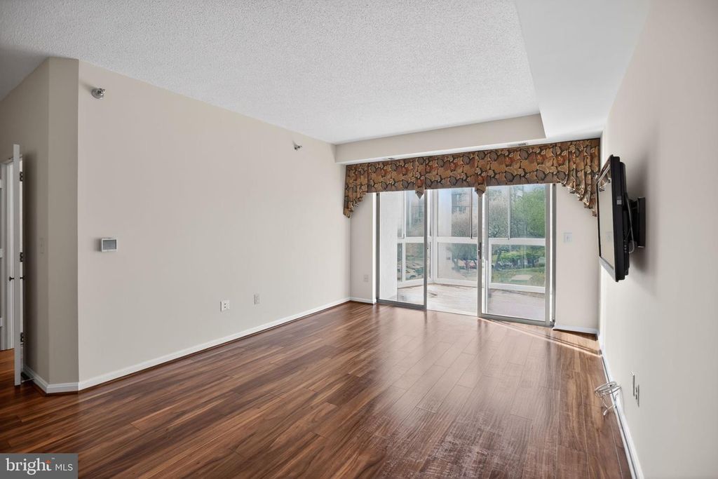 Image 4 of property listing at 2904 N LEISURE WORLD BLVD #207, Silver Spring, MD 20906