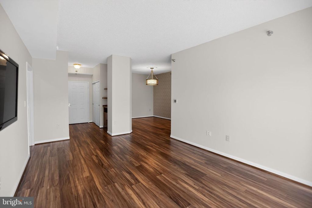 Image 6 of property listing at 2904 N LEISURE WORLD BLVD #207, Silver Spring, MD 20906