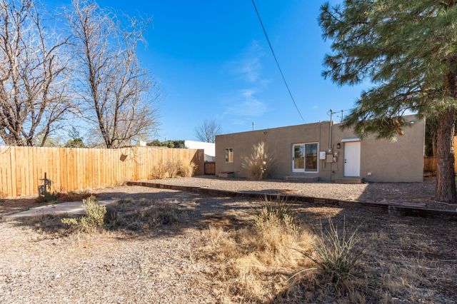 4609 Burton Avenue SE, Albuquerque, NM 87108