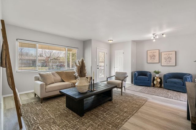 4609 Burton Avenue SE, Albuquerque, NM 87108