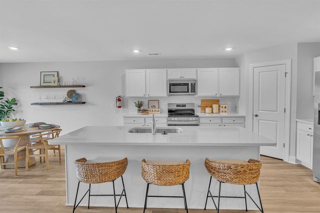 2046 Creekview Landing Blvd SW, Shallotte, NC 28470