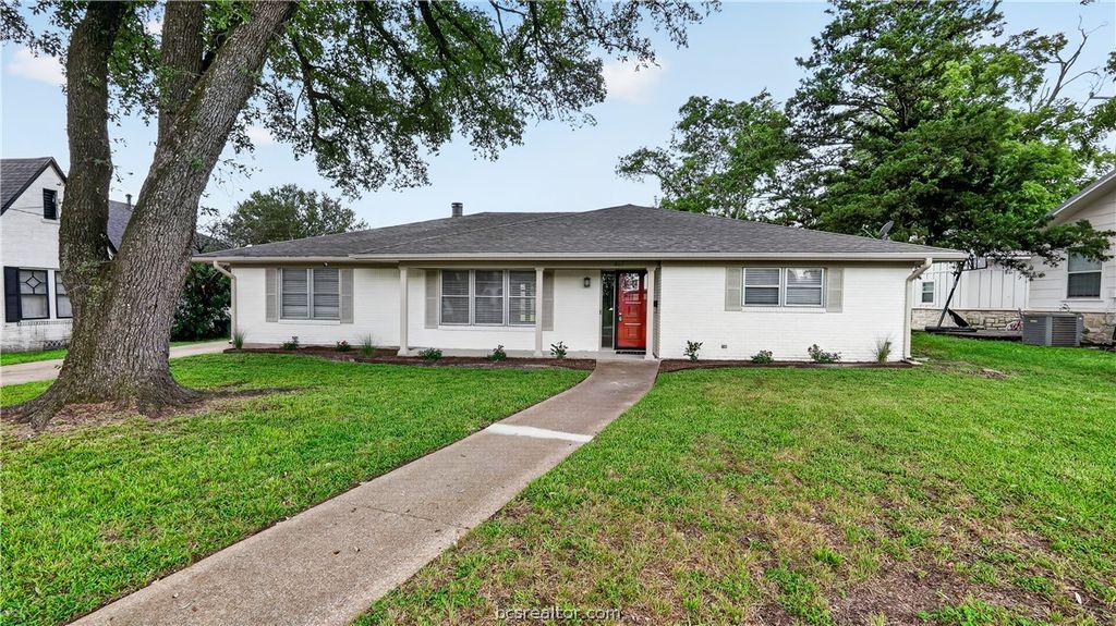 317 North Madison Street, Madisonville, TX 77864 — exterior