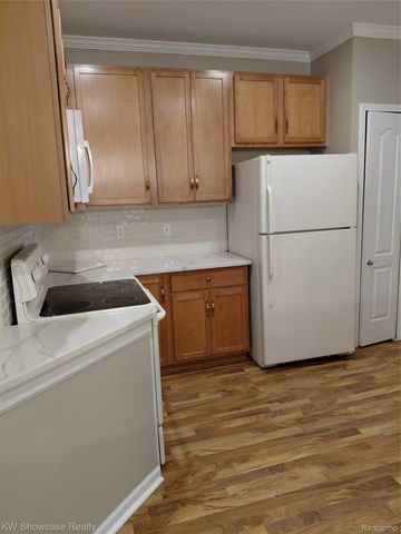 262 N Wixom Road, Wixom, MI 48393
