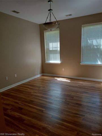 262 N Wixom Road, Wixom, MI 48393