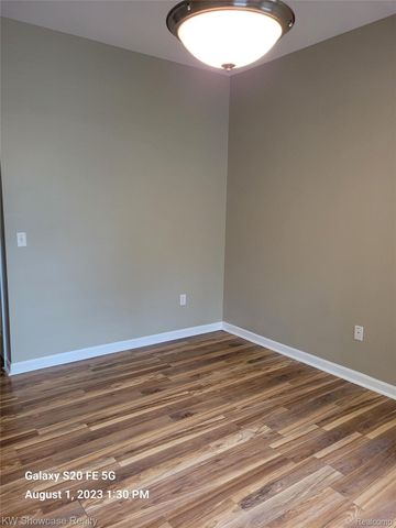 262 N Wixom Road, Wixom, MI 48393