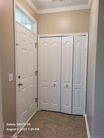 262 N Wixom Road, Wixom, MI 48393