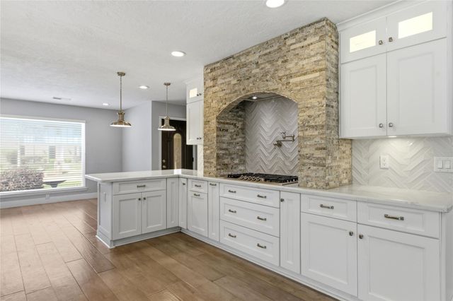 512 Chalmette Street, League City, TX 77573