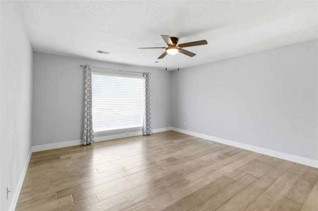 512 Chalmette Street, League City, TX 77573