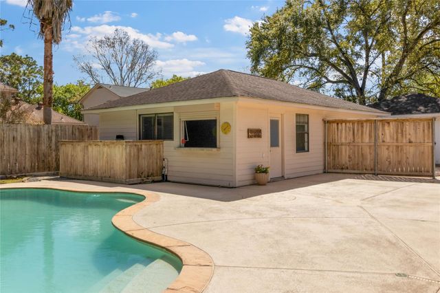 512 Chalmette Street, League City, TX 77573