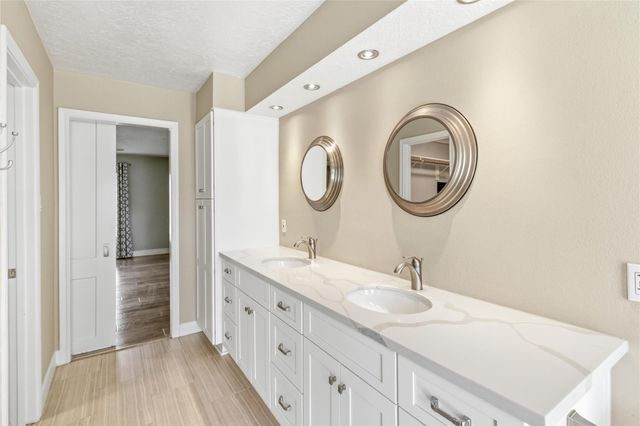 512 Chalmette Street, League City, TX 77573