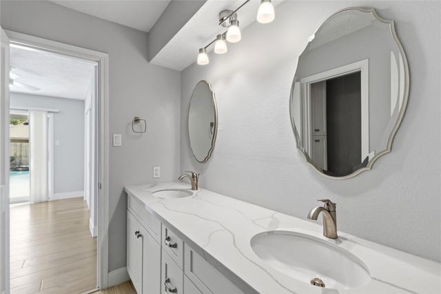 512 Chalmette Street, League City, TX 77573