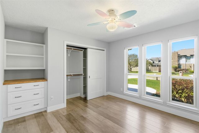 512 Chalmette Street, League City, TX 77573