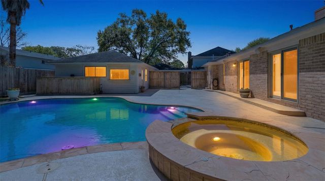 512 Chalmette Street, League City, TX 77573