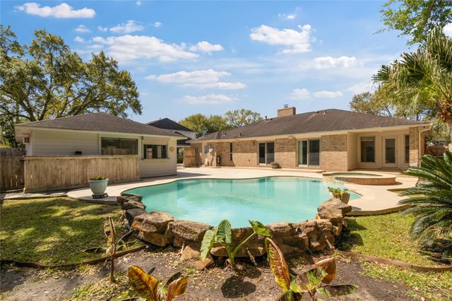 512 Chalmette Street, League City, TX 77573