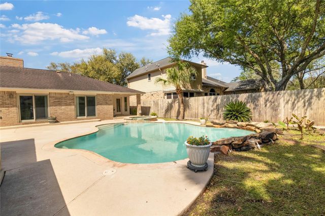 512 Chalmette Street, League City, TX 77573