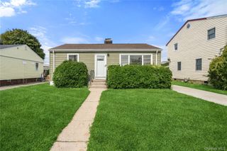 78 Robert Street, Freeport, NY 11520