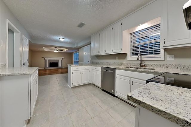 1570 Rose Pointe Drive, Loganville, GA 30052