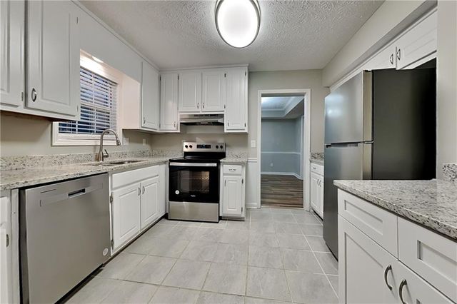 1570 Rose Pointe Drive, Loganville, GA 30052