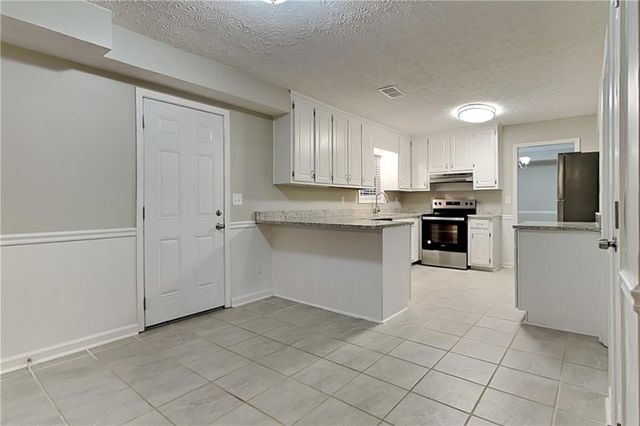 1570 Rose Pointe Drive, Loganville, GA 30052