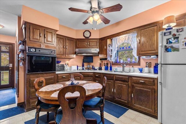 802 S Teut ROAD, Burlington, WI 53105
