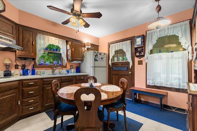 802 S Teut ROAD, Burlington, WI 53105