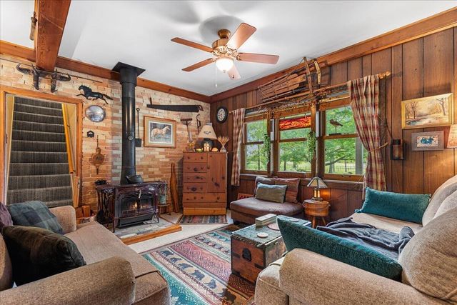 802 S Teut ROAD, Burlington, WI 53105
