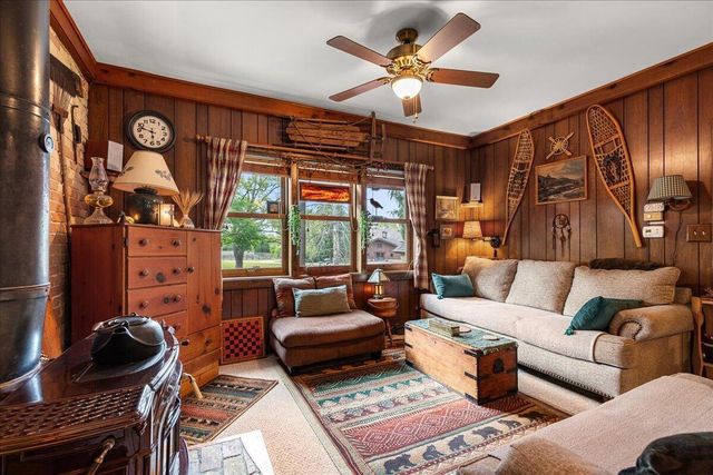 802 S Teut ROAD, Burlington, WI 53105