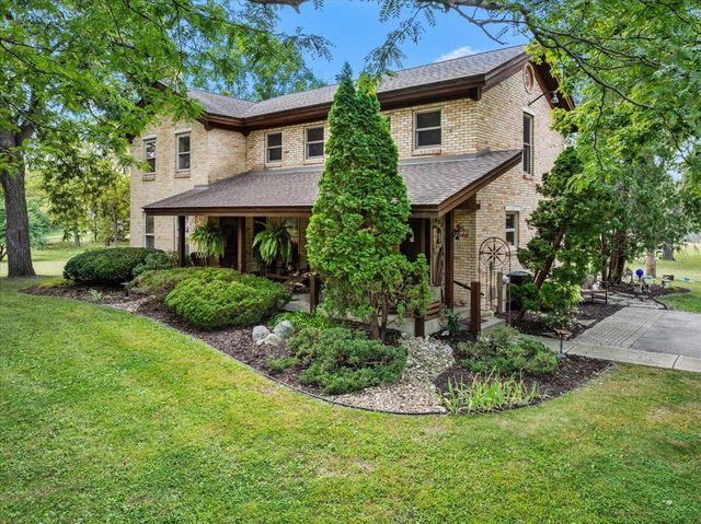 802 S Teut ROAD, Burlington, WI 53105