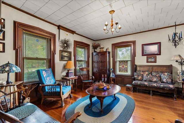 802 S Teut ROAD, Burlington, WI 53105