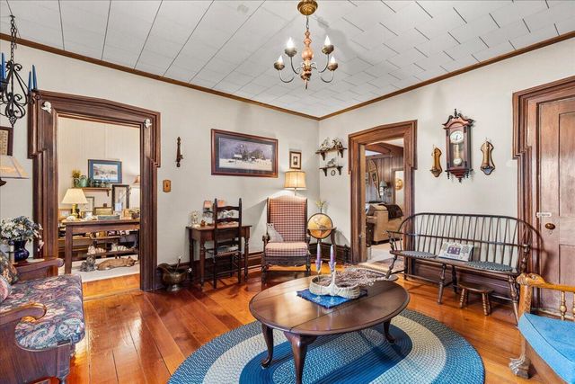 802 S Teut ROAD, Burlington, WI 53105