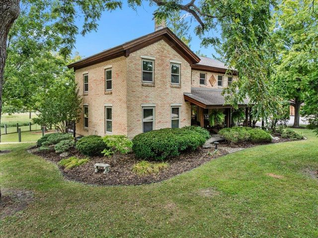 802 S Teut ROAD, Burlington, WI 53105