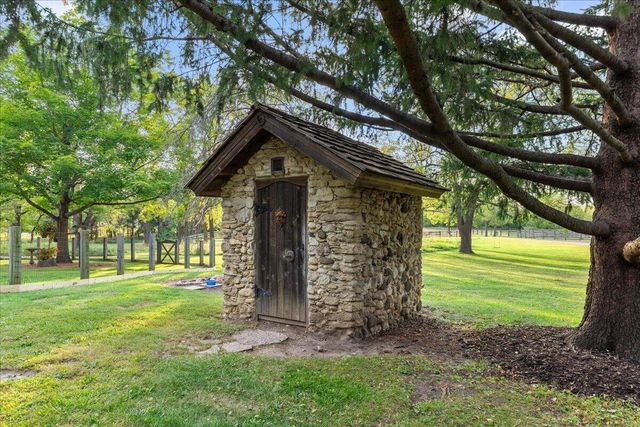802 S Teut ROAD, Burlington, WI 53105