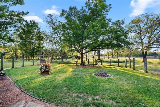 802 S Teut ROAD, Burlington, WI 53105