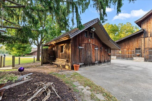 802 S Teut ROAD, Burlington, WI 53105